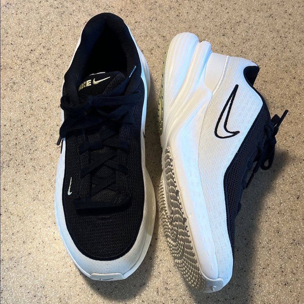 Nike Shoes, NWOT